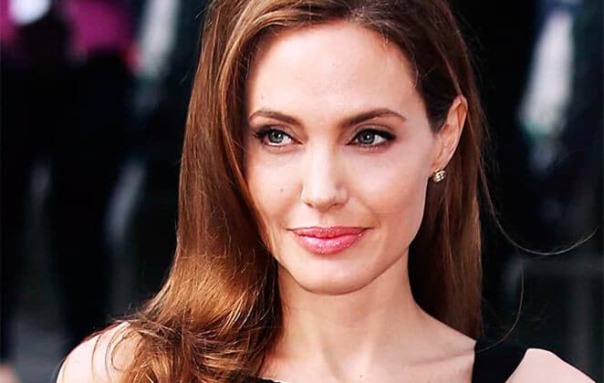 Angelina Jolie, estrela mundial, choca o mundo: "Tirou os dois seios, cortou o corpo todo e preparou cadáveres"