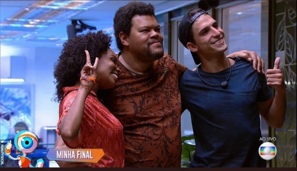 Babu briga feio com Prior por causa de Thelma, mas é apunhalado pelas costas pela médica
