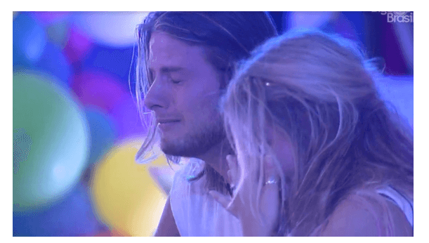 BBB 20: Daniel sofre com ciúmes de Marcela e cai no choro em festa: "não sei lidar com isso"