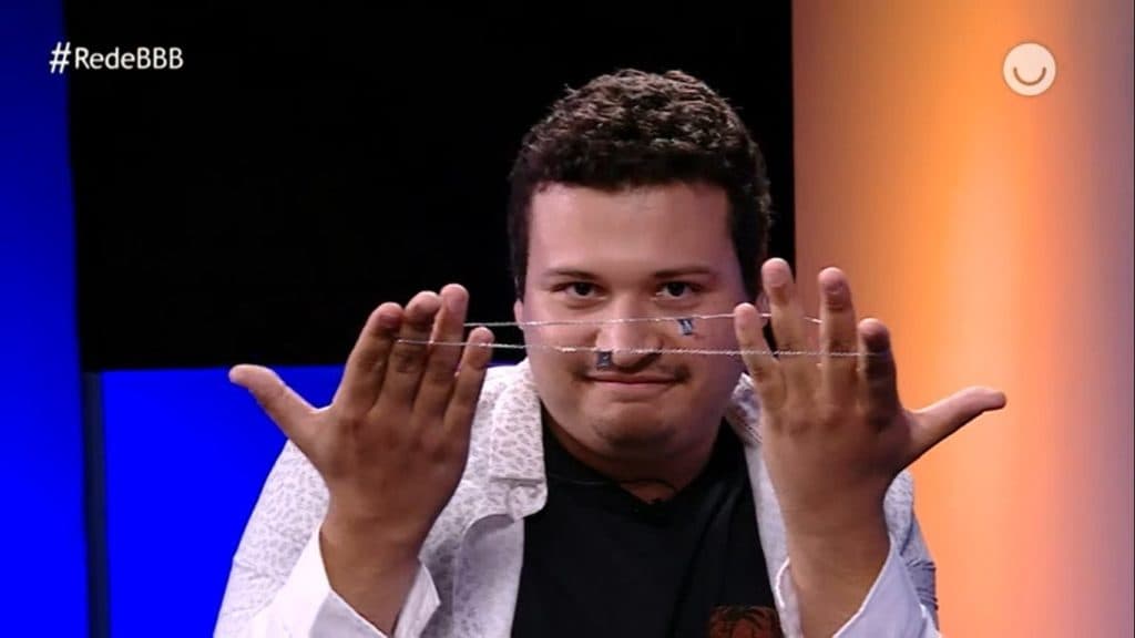 BBB20: Após ser eliminado, Victor Hugo confessa que roubou corrente deixada por Guilherme para Gabi e ataca a sister