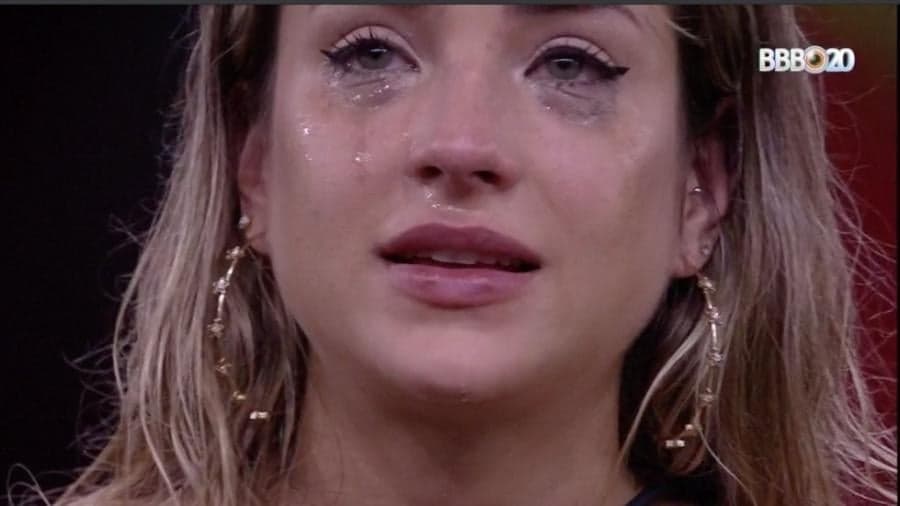 Gabi Martins é acusada de ser depressiva, tem pedidos de expulsão e família da cantora se posiciona: "Exagero"