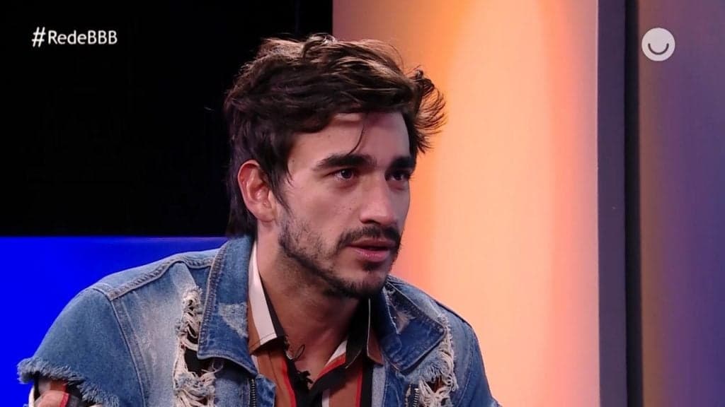 BBB20: Guilherme é colocado contra a parede no Bate-Papo BBB, vê vídeos polêmicos e se defende: "Posso ter errado"