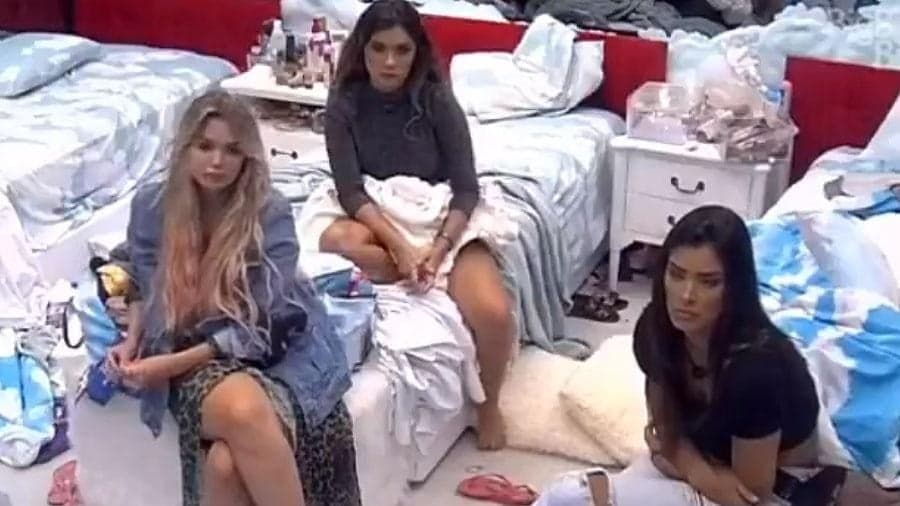 BBB20: Produção se irrita com conversa de sisters após paredão e dá bronca monstruosa em participantes