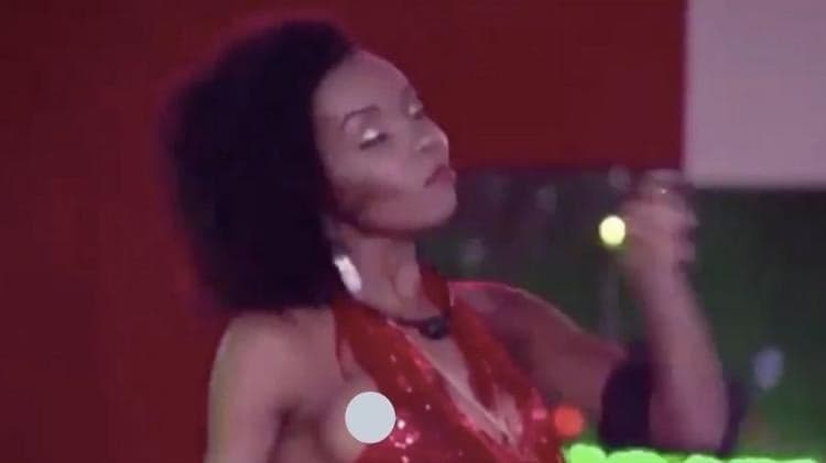 BBB20: Thelma se anima durante festa do líder, "paga peitinho" e internet não perdoa