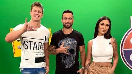 Obrigada a dividir espaço com Lucas e Hadson, Boca Rosa ignora brothers e cria climão: 'Enfiou no c*'