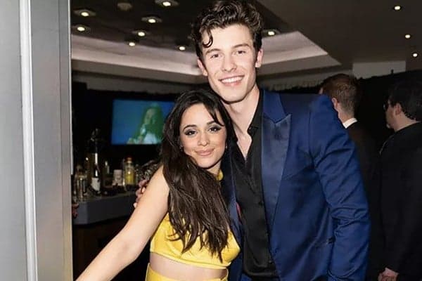 Camila Cabello quebra o silêncio e diz que namorar com Shawn Mendes é “esgotante”