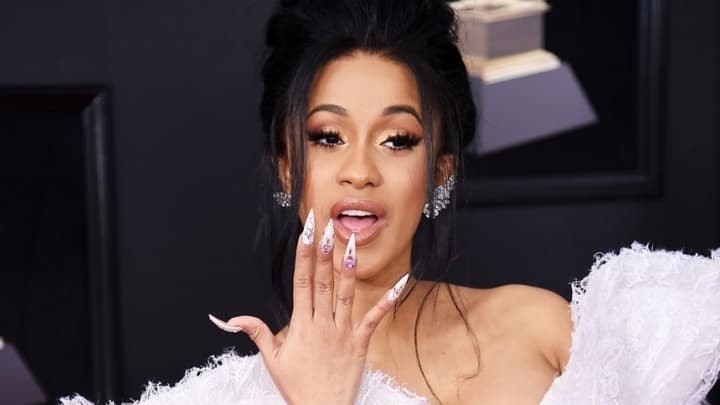 Cardi B mostra preocupação com o coronavírus, desabafa e dispara: "Eu tô com medo"