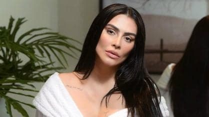 Cleo surge em foto sexy e roupa colada marca parte íntima: "Planejando a maldade"