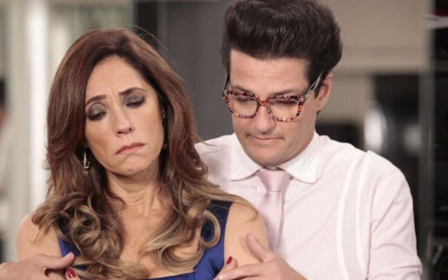 Fina Estampa: Crô volta, humilha Griselda e Teresa Cristina roubando a cena