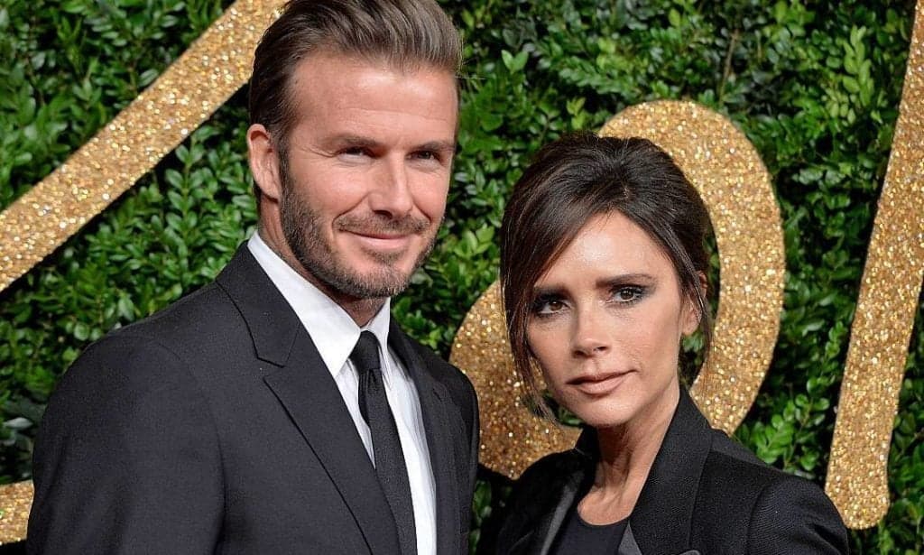 Isolados! Em quarentena, David e Victoria Beckham ativam modo MasterChef e fazem bolo: "O gosto é melhor que o visual"
