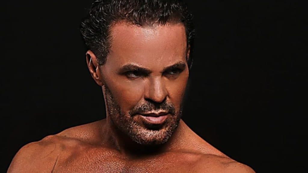 Eduardo Costa divulgada foto fumando e dá em cima de jornalista da Record na frente de milhões