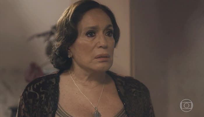 Éramos Seis: Emília é encurralada e Justina tem passado tenebroso revelado