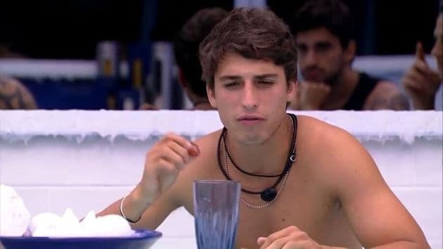 Prior radicaliza em mudança de visual e é comparado com campeão do BBB