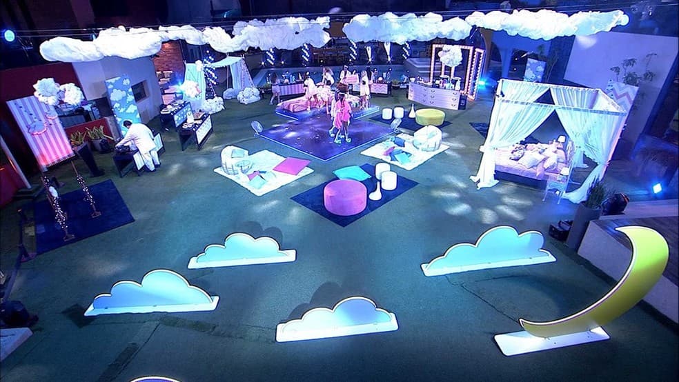 BBB: Noite de festa no reality tem mico de brother, flerte entre sisters e conchinha lésbica; saiba tudo