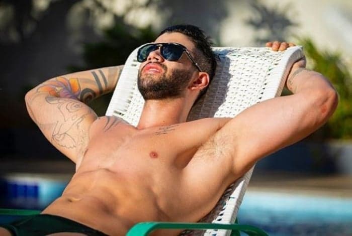 Gusttavo Lima volta a chocar com detalhe 'íntimo' de sua vida: 'Grande pra caral**'