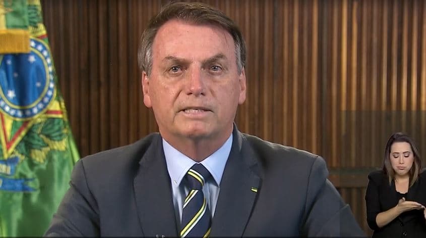 Jair Bolsonaro, em meio ao caos da pandemia no Brasil, faz anúncio bombástico: “Covardemente atacado”