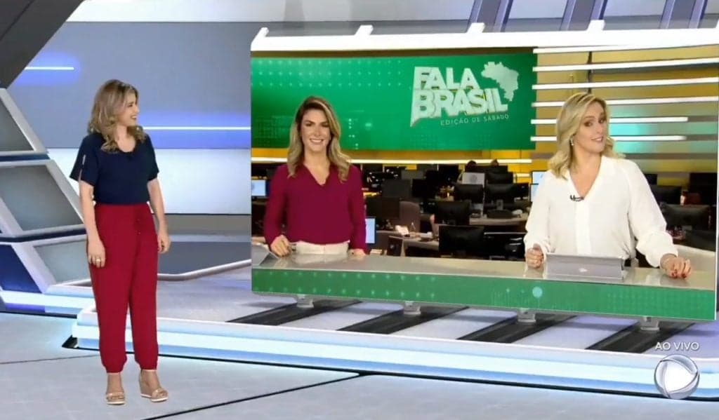 Jornalista da Record comete gafe, cita programa da Globo e erra dia da semana ao vivo