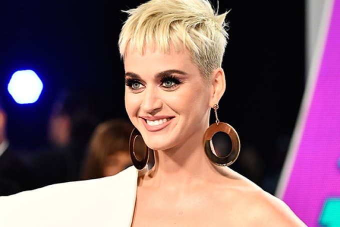 Nova mamãe! Katy Perry confirma gravidez em clipe de nova música e leva público à loucura