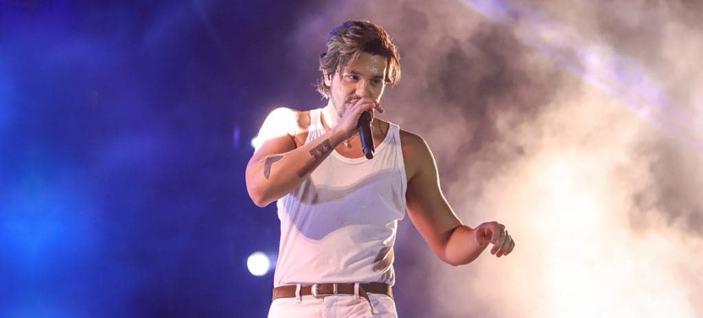 Com sintomas do Coronavírus, Luan Santana faz show e coloca a vida de fãs em risco: "Só pensa no dinheiro''