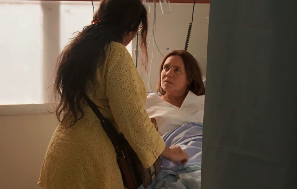 Globo dispensa Adriana Esteves e Regina Casé por causa de Coronavírus e manda autora reescrever novela