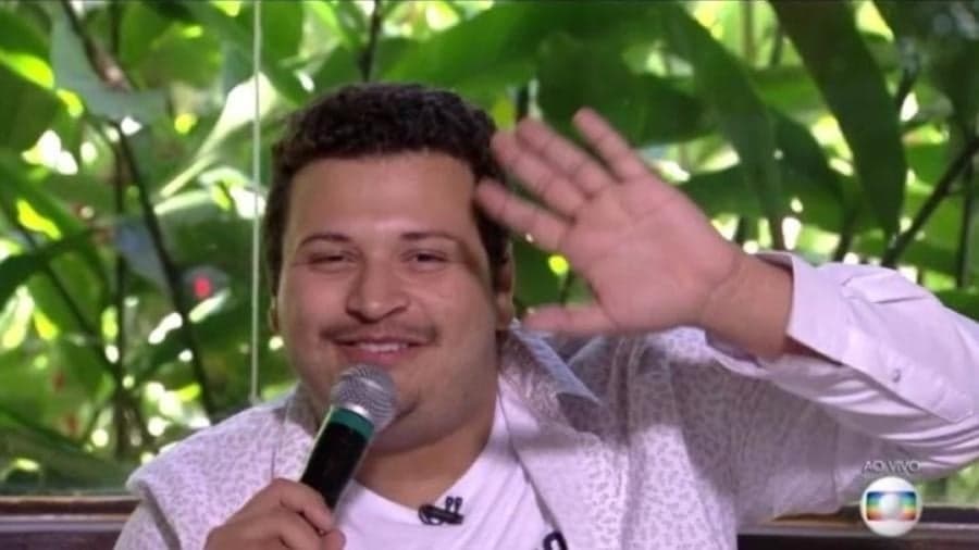 BBB20: Victor Hugo tem microfone cortado ao vivo no Mais Você e internet não perdoa: "Palestrinha aqui não"