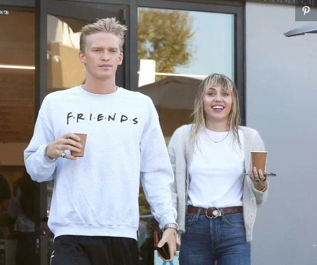 Que fofos! Miley Cyrus ganha homenagem do namorado no Dia da Mulher: "Mais bonita e extraordinária"