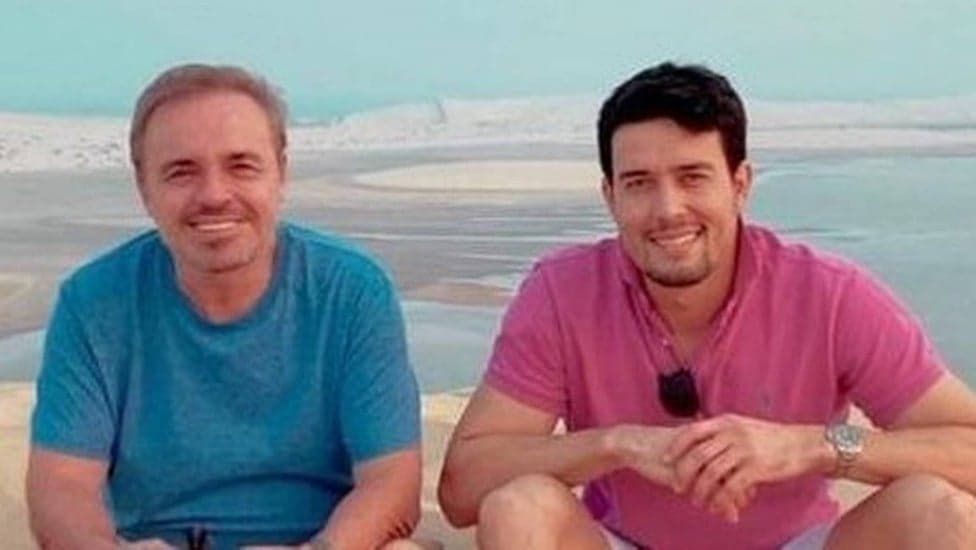 Suposto namorado de Gugu publica foto com o apresentador e dispara: "Saudade do seu cheiro"