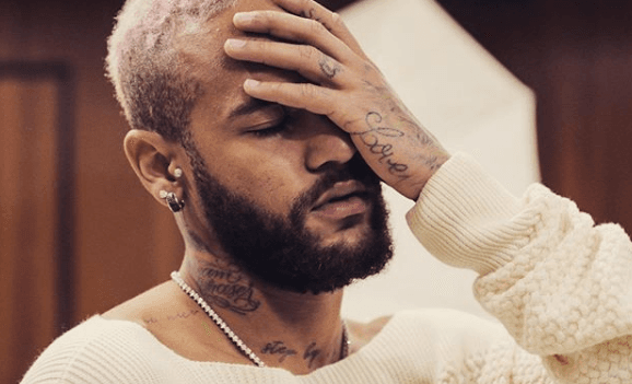 Neymar, após anúncio de namoro com mulher de 38 anos, se pronuncia e faz triste lamento: "Tá longe''