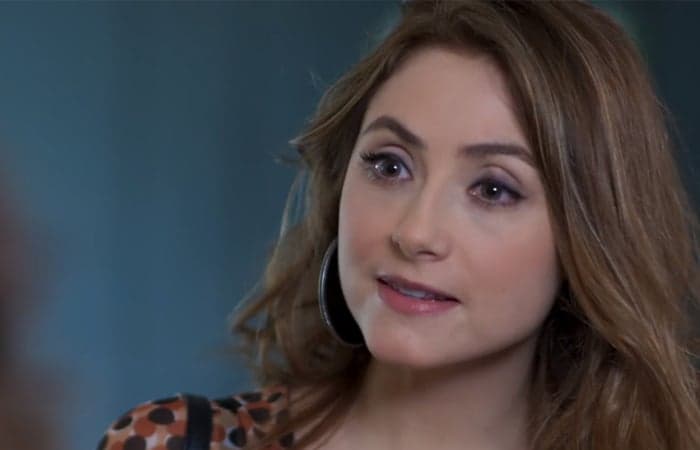 Salve-se Quem Puder: Petra, prima de Alexia, é humilhada em sua grande estreia na Globo