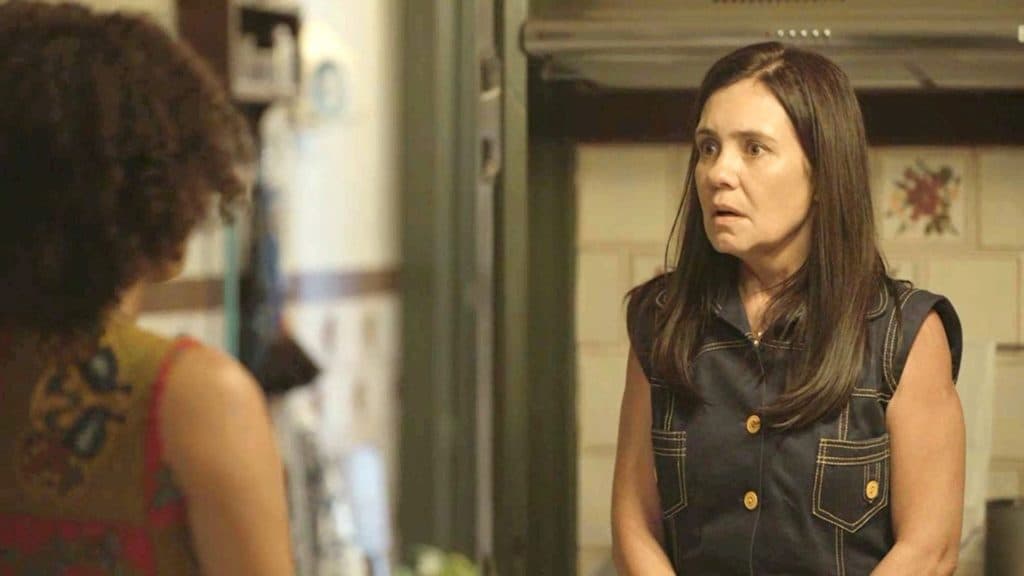 Sem escrúpulos, Thelma destrói a vida de Camila após matar a mãe da nora em Amor de Mãe