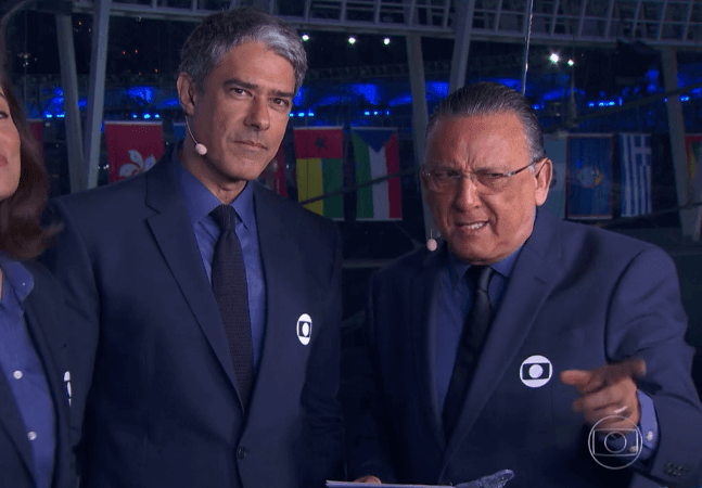 William Bonner e Galvão Bueno massacram Bolsonaro e cavam a cova do presidente na Globo