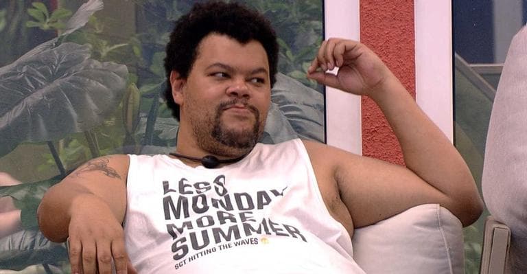 Babu, após ser tirado da final do BBB20, recebe pedido de Anitta e dispara: "Paguei mico por você"