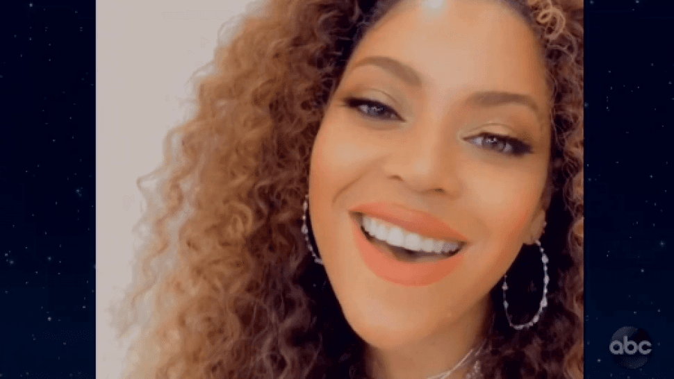 Beyoncé aparece de surpresa em especial da Disney