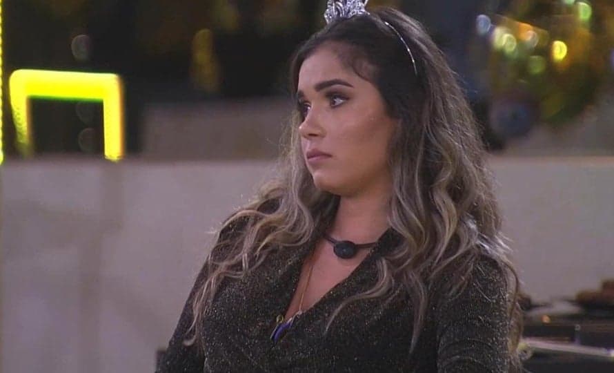BBB 20: Após família de Gizelly enganar produção, Boninho se vinga, cancela festa do líder e sister fica desolada