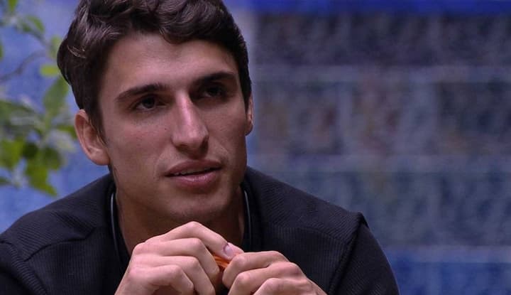 Felipe Prior passa dos limites e surge em vídeo íntimo completamente pelado