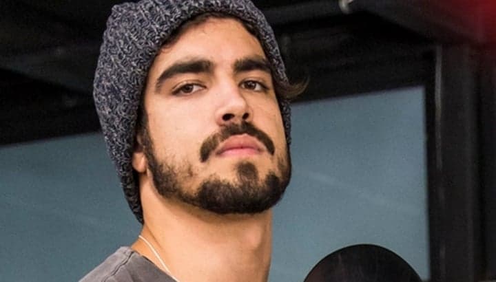 Caio Castro aparece com o cabelo loiro e rende comparações com Tiririca: “Tá repreendido”