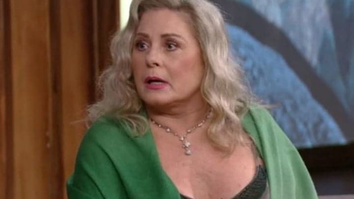 Vera Fischer sofre acidente durante batismo e vai parar em posto de saúde: “Pé ensanguentado”