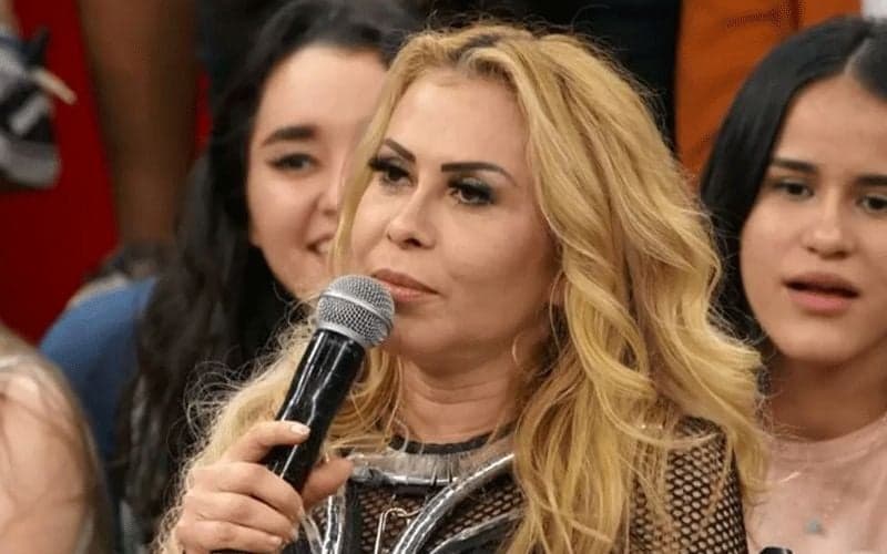 Joelma, após escândalo com filho em formatura e surgir com tudo atolado, é pega arreganhada: “Direto pro hospital”