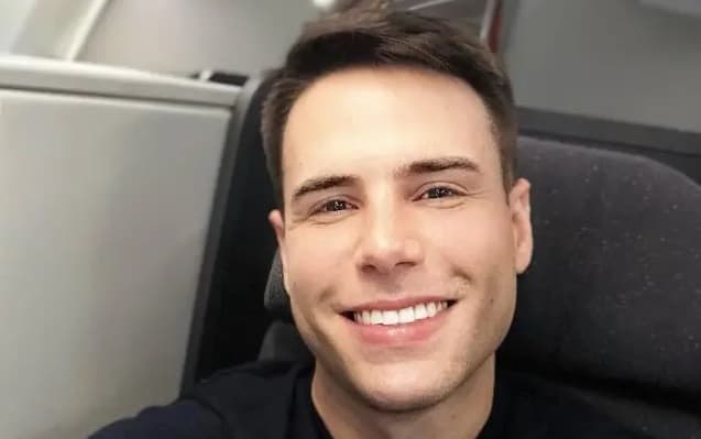 Luiz Bacci, após ser exposto e ganhar declaração amorosa de apresentador, tem segredo sobre parte íntima revelado