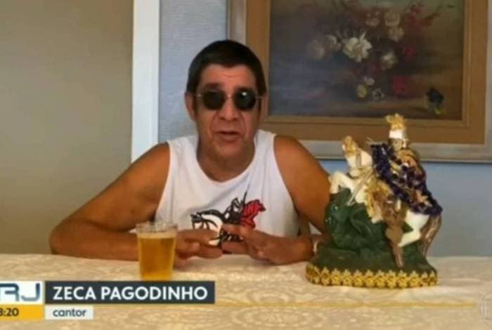 Zeca Pagodinho surge tomando cerveja às oito da manhã na Globo e surpreende apresentador: “O que tinha na mão dele?”