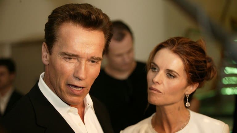 Ex de Schwarzenegger abre o jogo, revela atração por Brad Pitt e Leonard DiCaprio e incendeia a web: "Meu Deus"