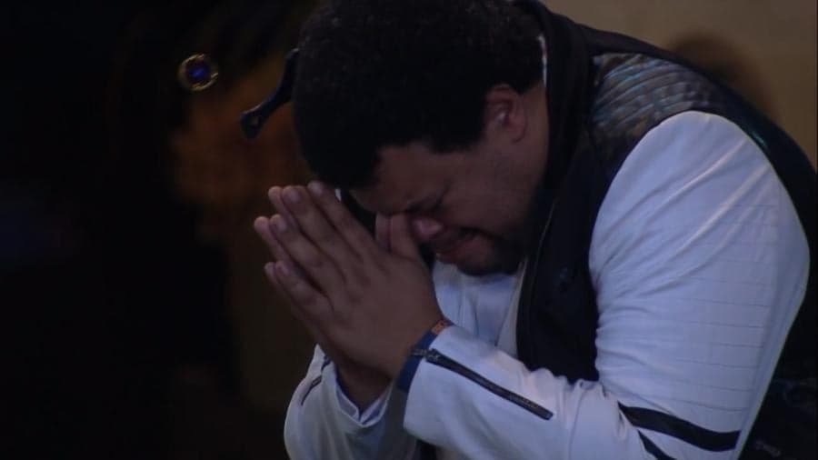 BBB20: Babu chora durante festa de gala com música de Tim Maia e é atacado nas redes: "Vitimismo"
