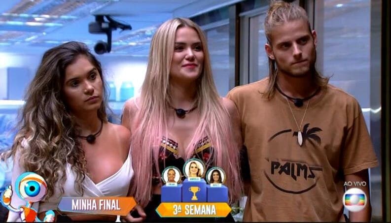 Após dispensar Daniel, Marcela se declara para Gizelly e faz apelo aos fãs
