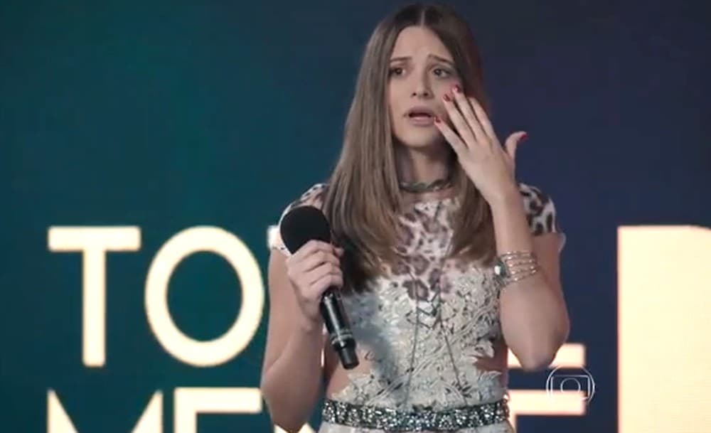 Totalmente Demais: Cassandra fura o olho de Débora para aplicar golpe e ficar famosa