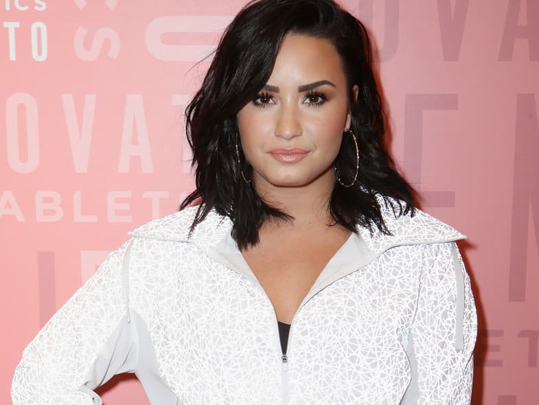 Demi Lovato quebra o silêncio, fala sobre ódio das pessoas na web e diz: "Fui cancelada muitas muitas vezes"