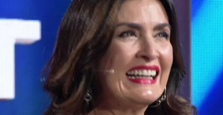 Fátima Bernardes se emociona ao falar que abandonou os filhos ainda pequenos: "Esforço para ficar longe"
