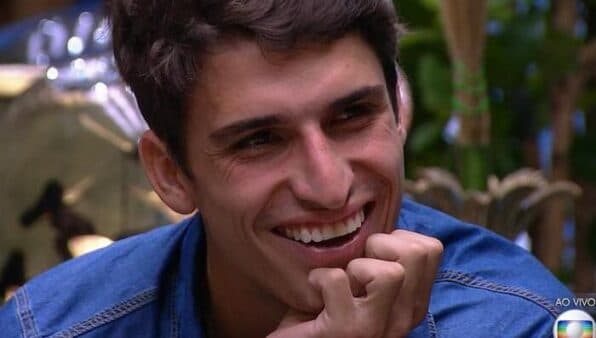 Após ser eliminado do BBB20, Felipe Prior bate novo recorde e deixa fadas sensatas no chinelo