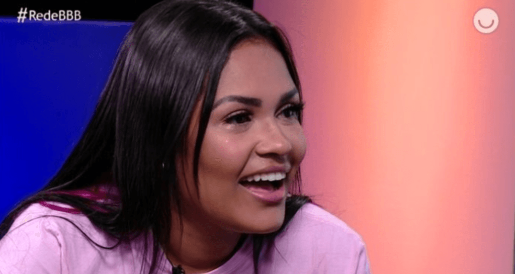 Flayslane, após eliminação do BBB20, é pega na contradição e reage à cuspida em Gizelly