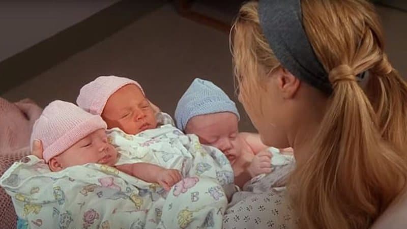 Friends: Filha de Phoebe reaparece após décadas e semelhança com atriz impressiona
