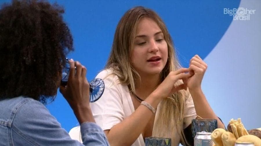 Gabi desabafa e lamenta por ter dado castigo pra Gizelly e Marcela: "Coração partido"